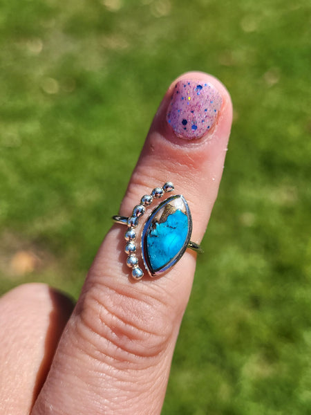 Eye Shape Spiny Oyster Gemstone Ring
