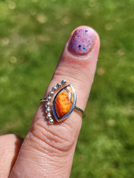 Eye Shape Spiny Oyster Gemstone Ring