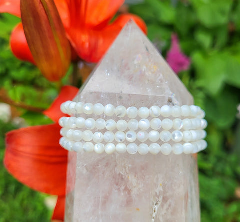 Mother of Pearl Elastic Bracelet